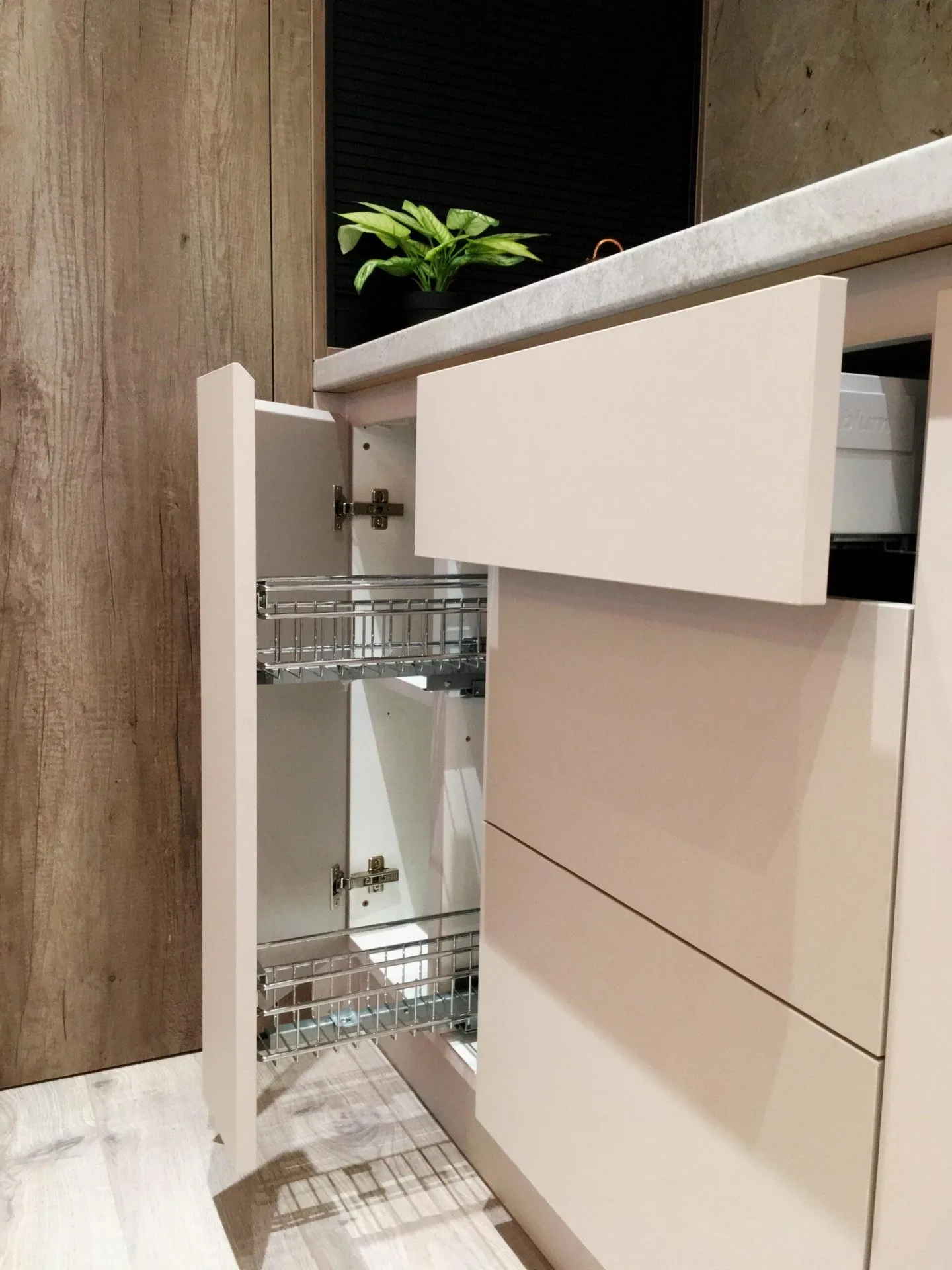 Kuchyňa a predsieň – Výroba nábytku – detail nábytku na mieru 06